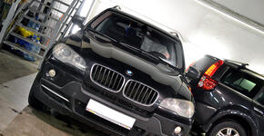 Дымит BMW X5